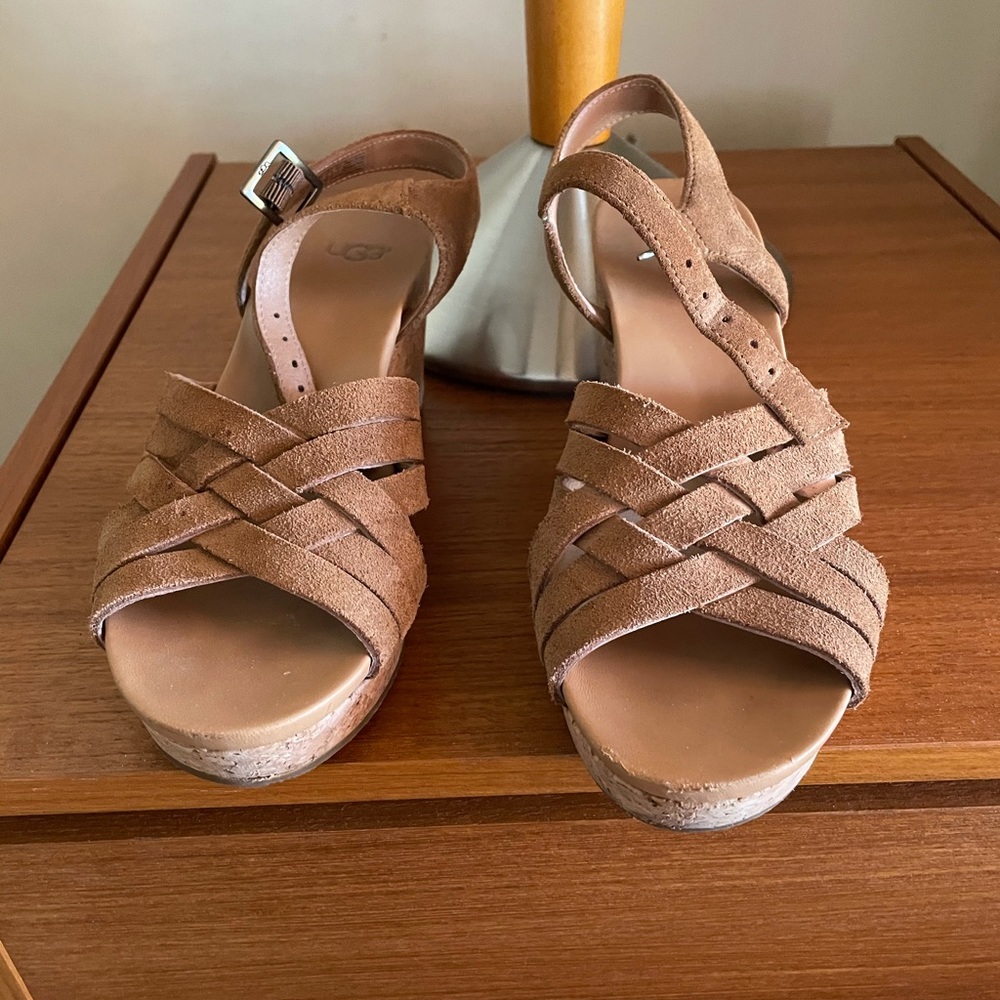 Women’s 7 UGG wedge sandals